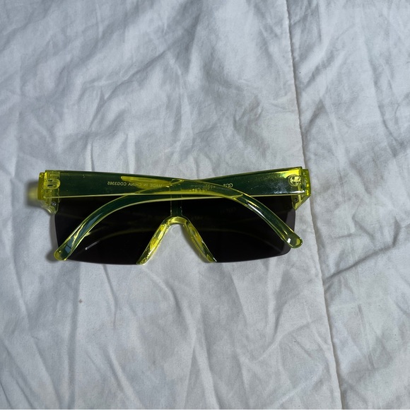 Unisex Clear Yellow Visor Style Sunglasses Reflective Lenses - Picture 4 of 7